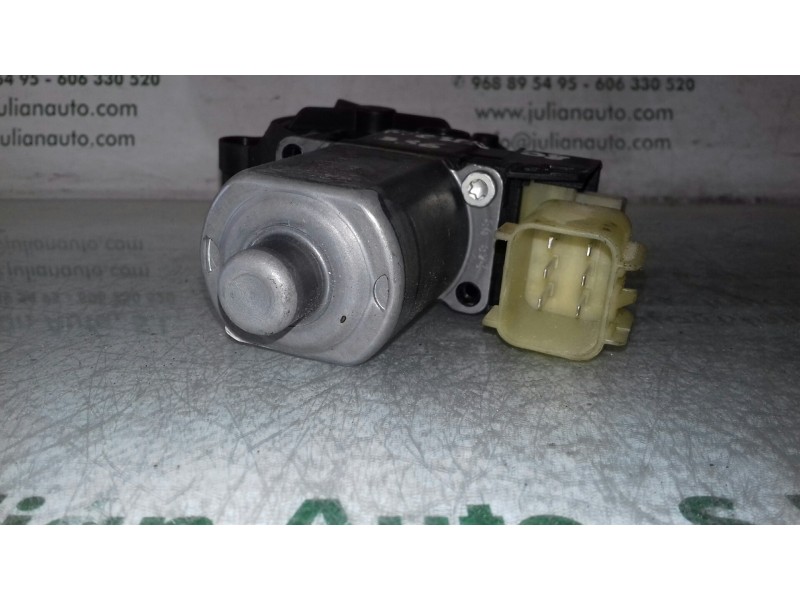 Recambio de motor elevalunas delantero izquierdo para ford fiesta (cb1) trend referencia OEM IAM 8A6114A389B 0130822404 