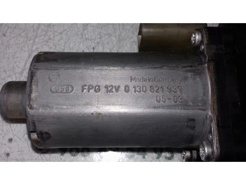 Recambio de motor elevalunas delantero derecho para ford fiesta (cbk) ambiente referencia OEM IAM 0130821939  