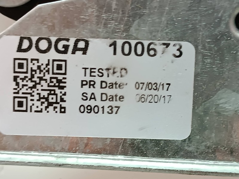 Recambio de elevalunas delantero izquierdo para volkswagen bora berlina (1j2) 1.9 tdi referencia OEM IAM 100673 090137 