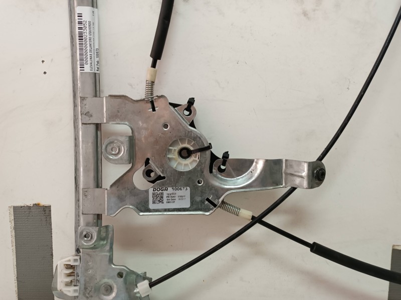 Recambio de elevalunas delantero izquierdo para volkswagen bora berlina (1j2) 1.9 tdi referencia OEM IAM 100673 090137 