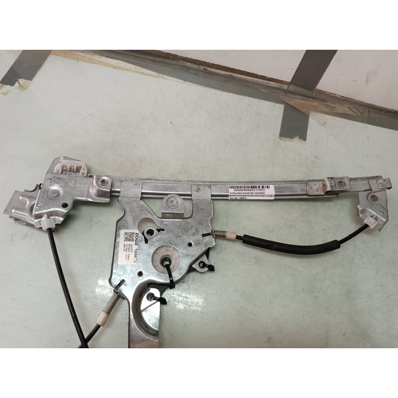 Recambio de elevalunas delantero izquierdo para volkswagen bora berlina (1j2) 1.9 tdi referencia OEM IAM 100673 090137 