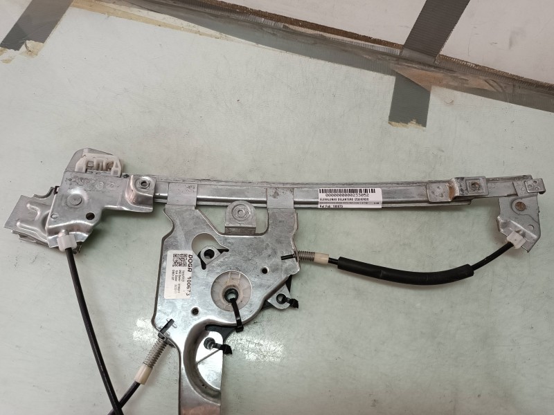 Recambio de elevalunas delantero izquierdo para volkswagen bora berlina (1j2) 1.9 tdi referencia OEM IAM 100673 090137 