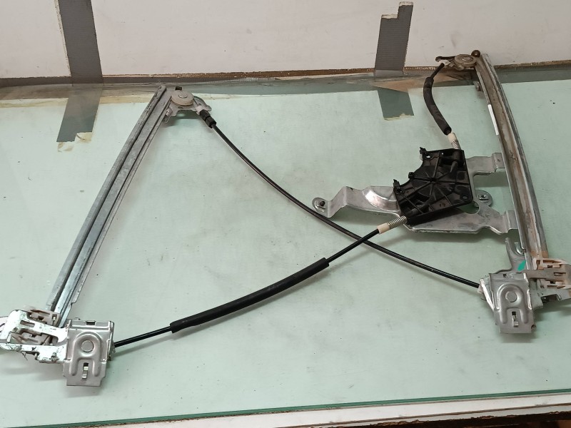 Recambio de elevalunas delantero izquierdo para volkswagen bora berlina (1j2) 1.9 tdi referencia OEM IAM 100673 090137 