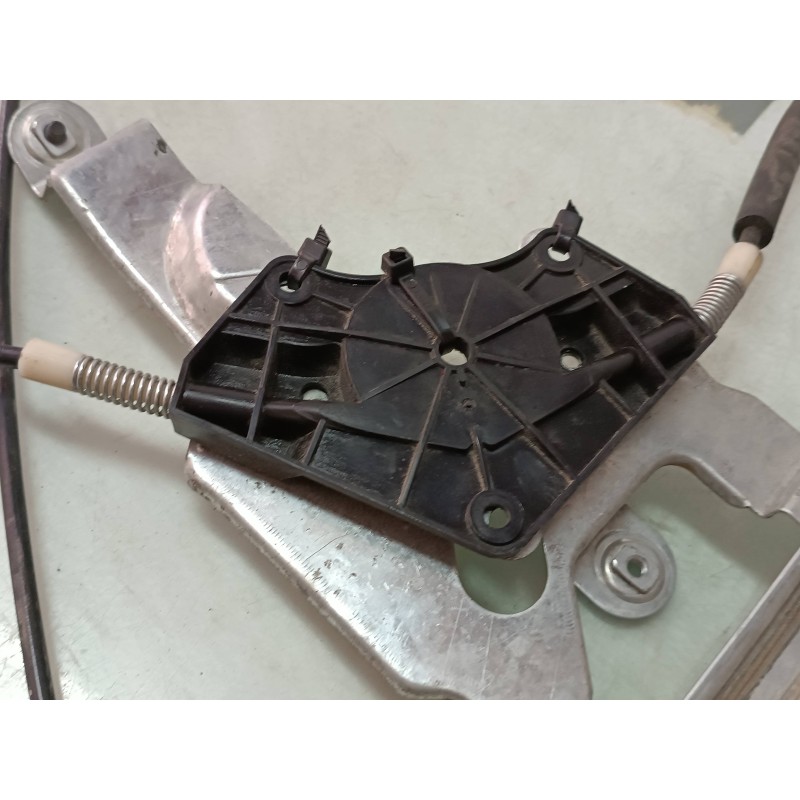 Recambio de elevalunas delantero izquierdo para volkswagen bora berlina (1j2) 1.9 tdi referencia OEM IAM 100673 090137 