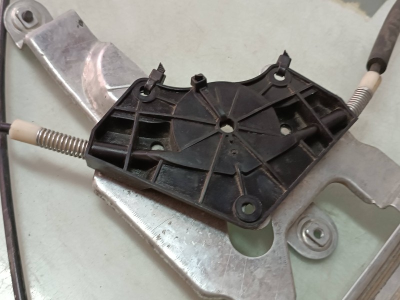 Recambio de elevalunas delantero izquierdo para volkswagen bora berlina (1j2) 1.9 tdi referencia OEM IAM 100673 090137 