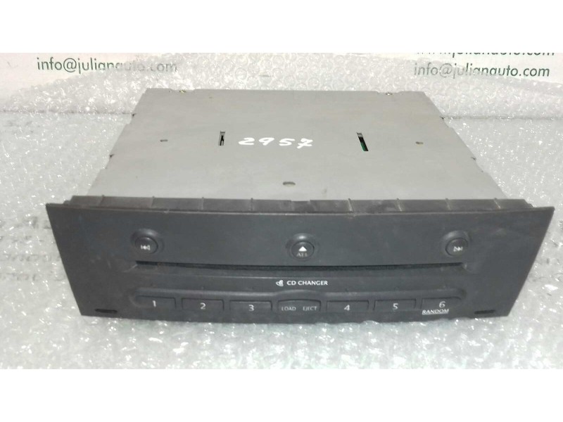 Recambio de sistema audio / radio cd para renault megane ii berlina 5p dynamique referencia OEM IAM 8200084437 8200084437A R02S1