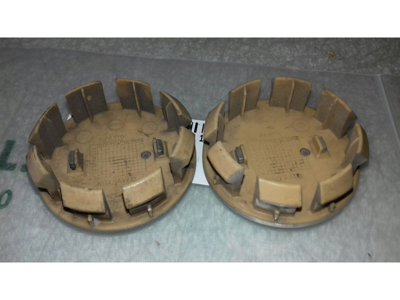 Recambio de tapacubos para nissan primera berlina (p12) acenta referencia OEM IAM 40342AV610 2 UNIDADES TAPA CENTRAL