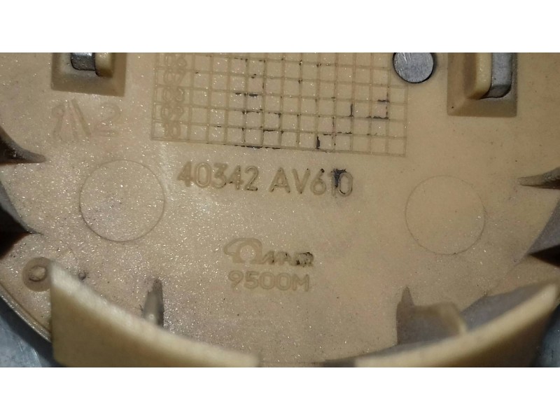 Recambio de tapacubos para nissan primera berlina (p12) acenta referencia OEM IAM 40342AV610 2 UNIDADES TAPA CENTRAL