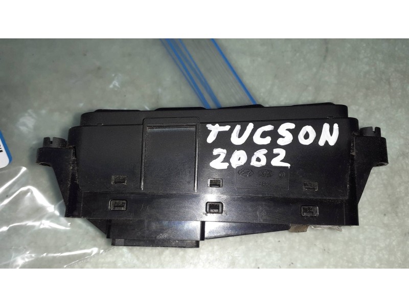 Recambio de mando multifuncion para hyundai tucson essence bluedrive 2wd referencia OEM IAM 93300D7550 P440540 
