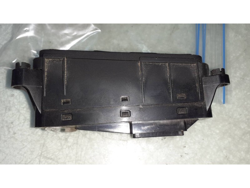 Recambio de mando multifuncion para hyundai tucson essence bluedrive 2wd referencia OEM IAM 93300D7550 P440540 