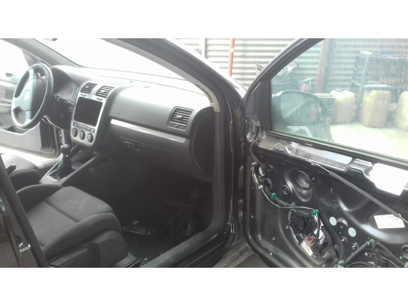 volkswagen golf v berlina (1k1) del año 2006