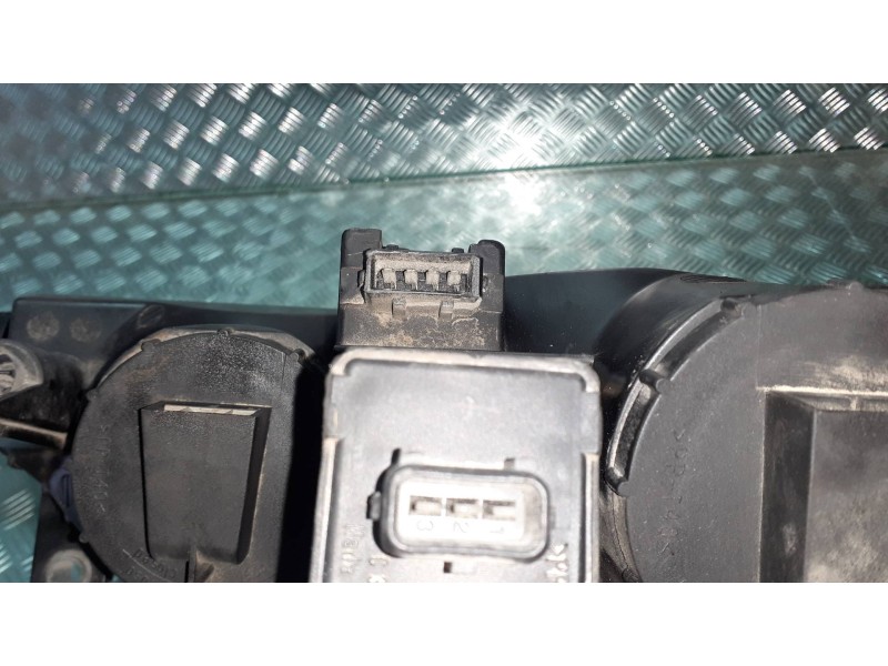 Recambio de faro izquierdo para lancia y10 junior referencia OEM IAM 37130748  