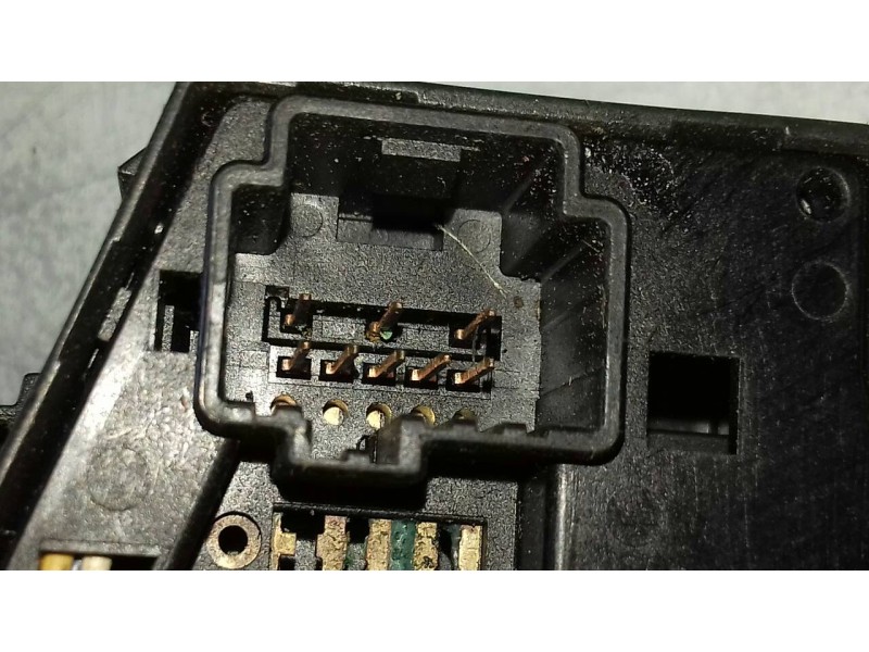 Recambio de mando intermitentes para ford focus berlina (cap) ambiente (d) referencia OEM IAM 17D9401  