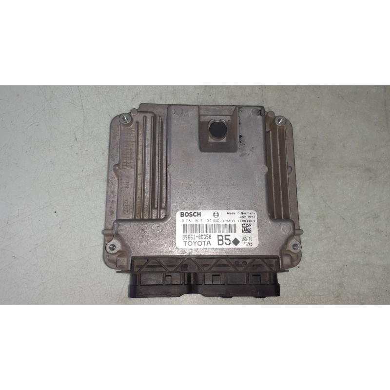 Recambio de centralita motor uce para toyota yaris live referencia OEM IAM 896610DG50 0281017134 BOSCH