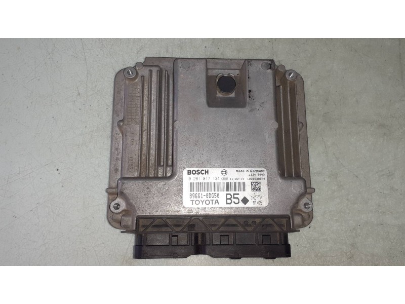 Recambio de centralita motor uce para toyota yaris live referencia OEM IAM 896610DG50 0281017134 BOSCH