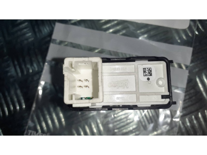 Recambio de mando elevalunas trasero izquierdo para peugeot 308 style referencia OEM IAM 96762292ZD  CONECTOR 4 PINES