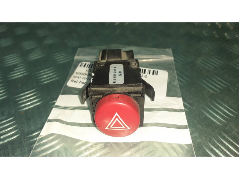 Recambio de warning para seat ibiza (6l1) stella referencia OEM IAM 6L1953235A  CONECTOR 4 PINES