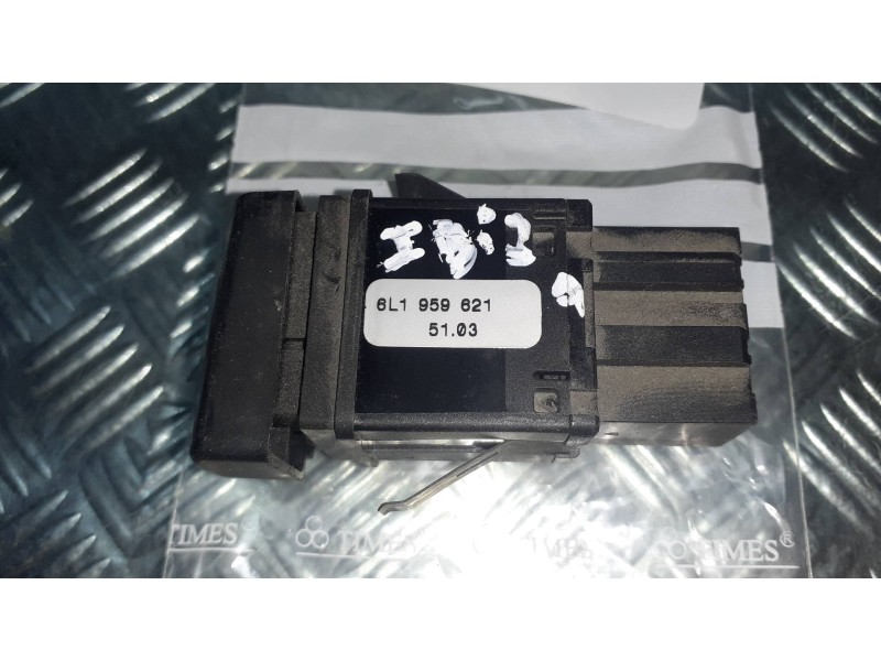 Recambio de interruptor para seat ibiza (6l1) stella referencia OEM IAM 6L1959621  CONECTOR 5 PINES