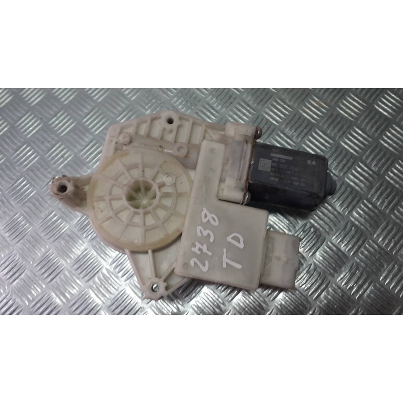 Recambio de motor elevalunas trasero derecho para peugeot 308 style referencia OEM IAM 9825710480  CONECTOR 6 PINES
