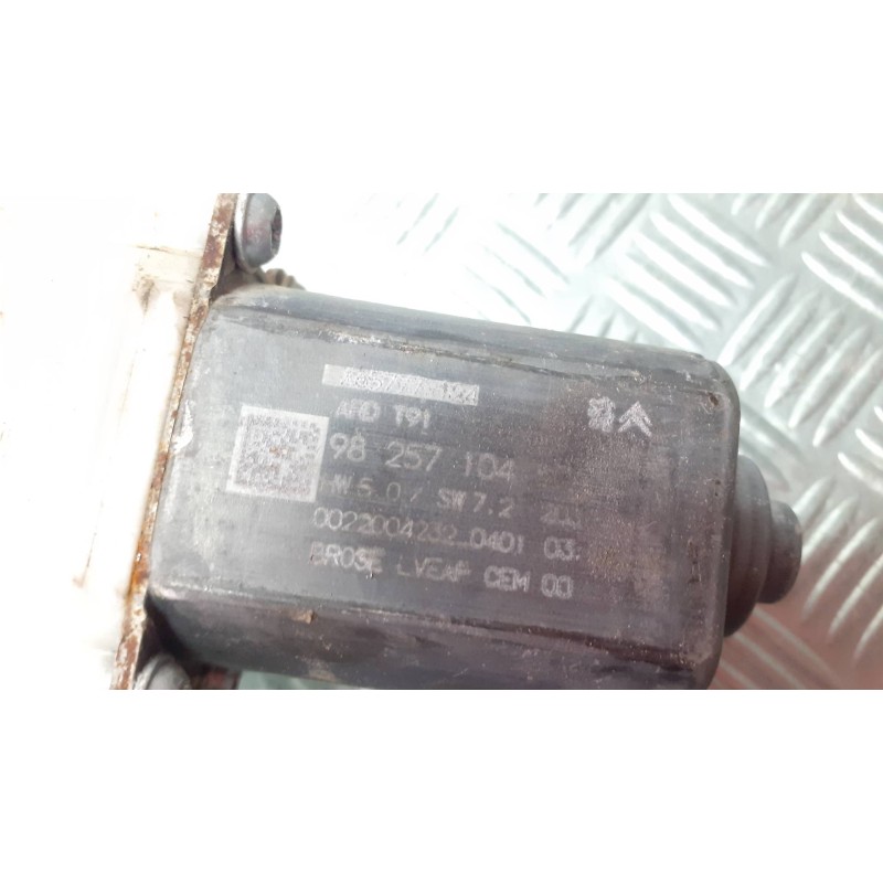 Recambio de motor elevalunas trasero derecho para peugeot 308 style referencia OEM IAM 9825710480  CONECTOR 6 PINES