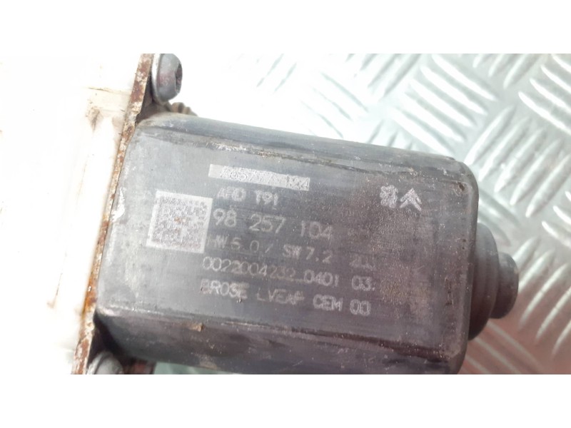 Recambio de motor elevalunas trasero derecho para peugeot 308 style referencia OEM IAM 9825710480  CONECTOR 6 PINES