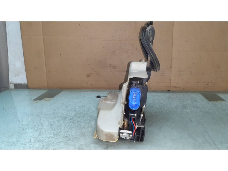 Recambio de cerradura puerta delantera derecha para volkswagen golf v berlina (1k1) highline referencia OEM IAM 3D1837016 163D18