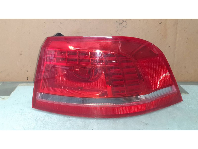 Recambio de piloto trasero izquierdo para volkswagen passat variant (365) edition bluemotion referencia OEM IAM   