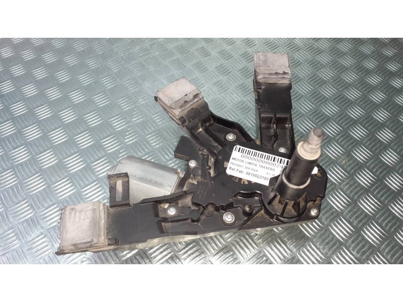 Recambio de motor limpia trasero para peugeot 308 style referencia OEM IAM 9819523180 0390205010 BOSCH