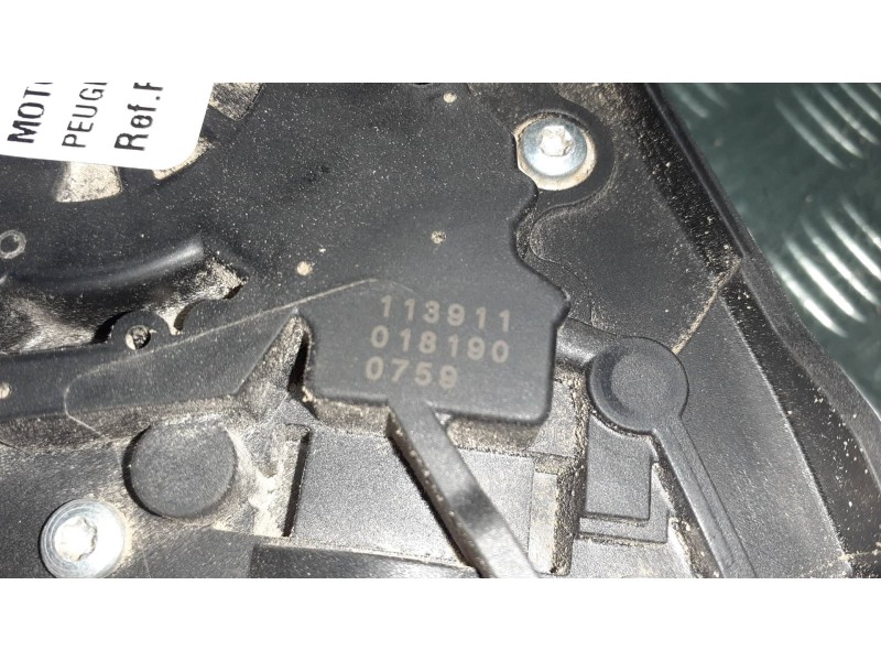 Recambio de motor limpia trasero para peugeot 308 style referencia OEM IAM 9819523180 0390205010 BOSCH