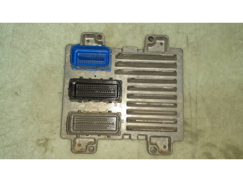 Recambio de centralita motor uce para opel adam unlimited ecoflex referencia OEM IAM 12670269 12668991 DELCO