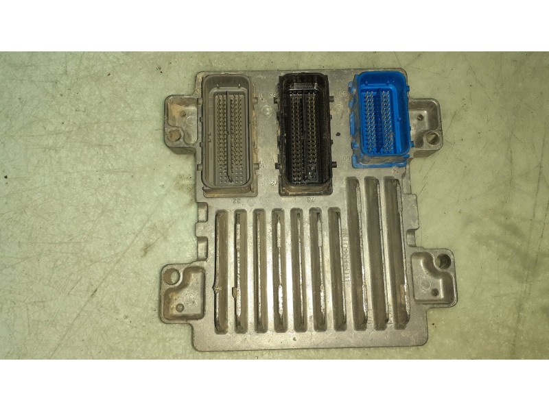 Recambio de centralita motor uce para opel adam unlimited ecoflex referencia OEM IAM 12670269 12668991 DELCO