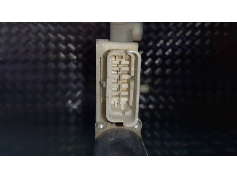 Recambio de motor elevalunas delantero izquierdo para peugeot 308 style referencia OEM IAM 9825710380  