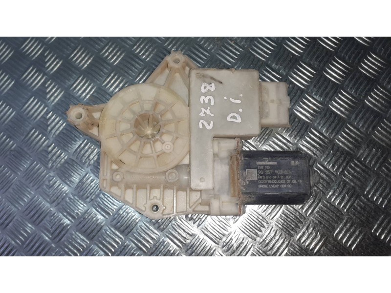 Recambio de motor elevalunas delantero izquierdo para peugeot 308 style referencia OEM IAM 9825710380  