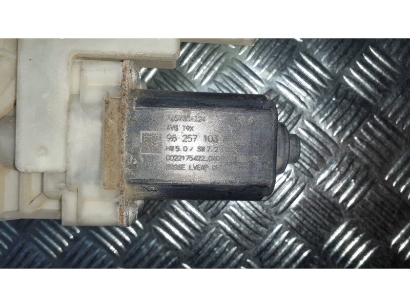 Recambio de motor elevalunas delantero izquierdo para peugeot 308 style referencia OEM IAM 9825710380  