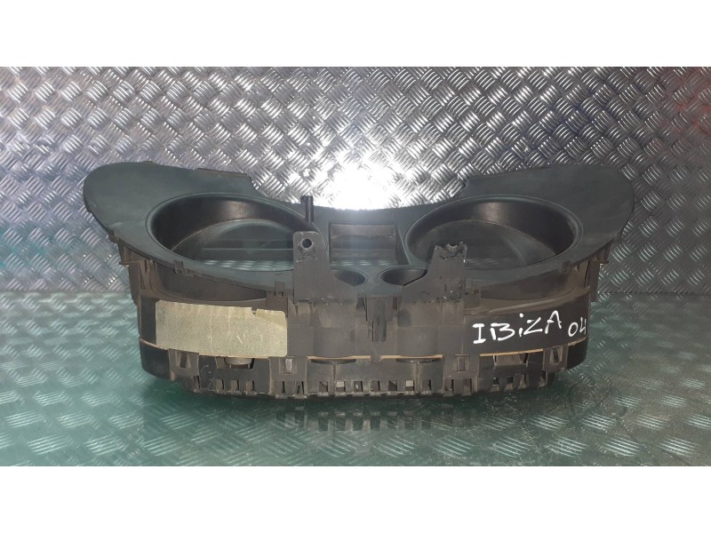 Recambio de cuadro instrumentos para seat ibiza (6l1) stella referencia OEM IAM 110080104010A 88311333 W06L0920801AV03