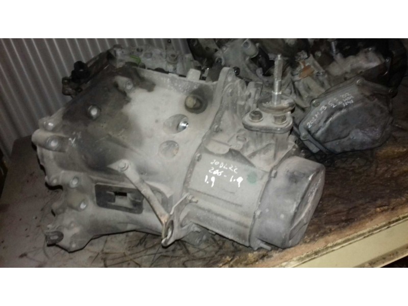Recambio de caja cambios para peugeot 206 berlina x-line referencia OEM IAM 20DL22  5 VELOCIDADES