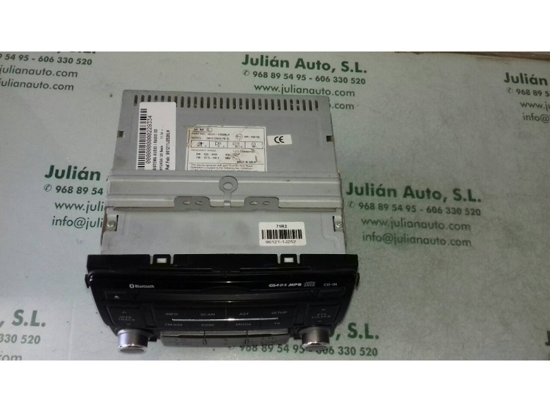 Recambio de sistema audio / radio cd para hyundai i20 basis referencia OEM IAM 961211J2528LH  