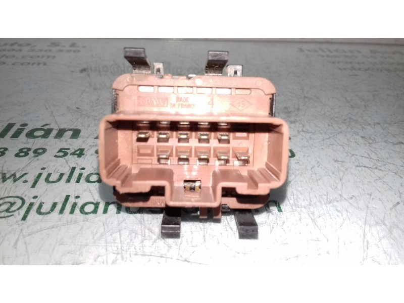 Recambio de mando elevalunas delantero izquierdo para renault scenic ii emotion referencia OEM IAM 015085D  MARRON