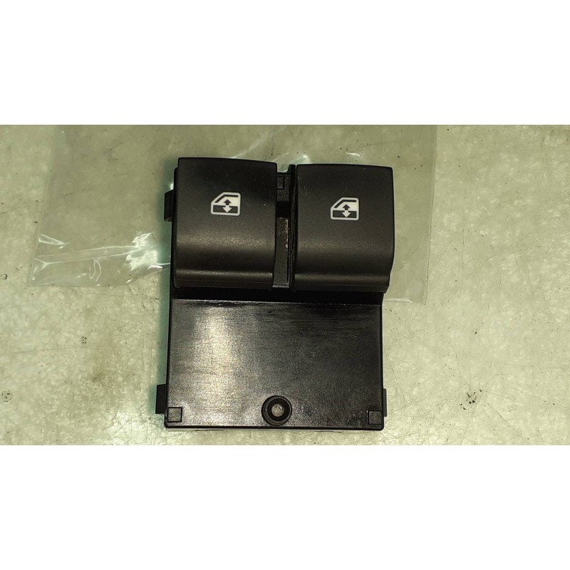 Recambio de mando elevalunas delantero izquierdo para opel adam unlimited ecoflex referencia OEM IAM 13360335 321594 TRW - GM