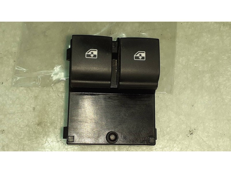 Recambio de mando elevalunas delantero izquierdo para opel adam unlimited ecoflex referencia OEM IAM 13360335 321594 TRW - GM