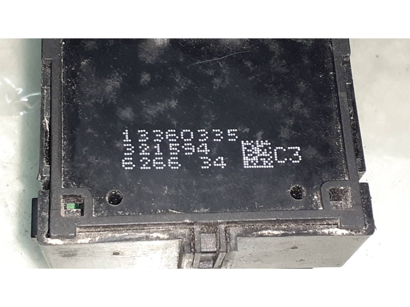 Recambio de mando elevalunas delantero izquierdo para opel adam unlimited ecoflex referencia OEM IAM 13360335 321594 TRW - GM