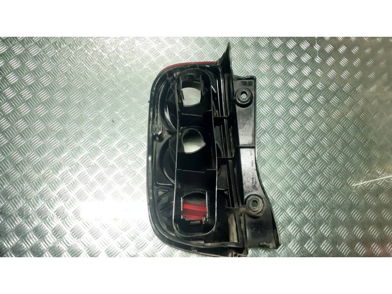 Recambio de piloto trasero derecho para nissan micra (k12e) acenta referencia OEM IAM   