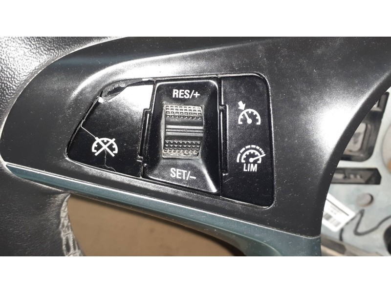 Recambio de volante para opel adam unlimited ecoflex referencia OEM IAM 622359500A MULTIFUNCION PIEL