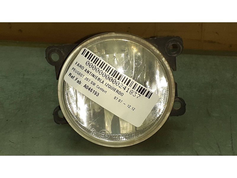 Recambio de faro antiniebla izquierdo para peugeot 207 sw confort referencia OEM IAM A046193 11417102 E40219272