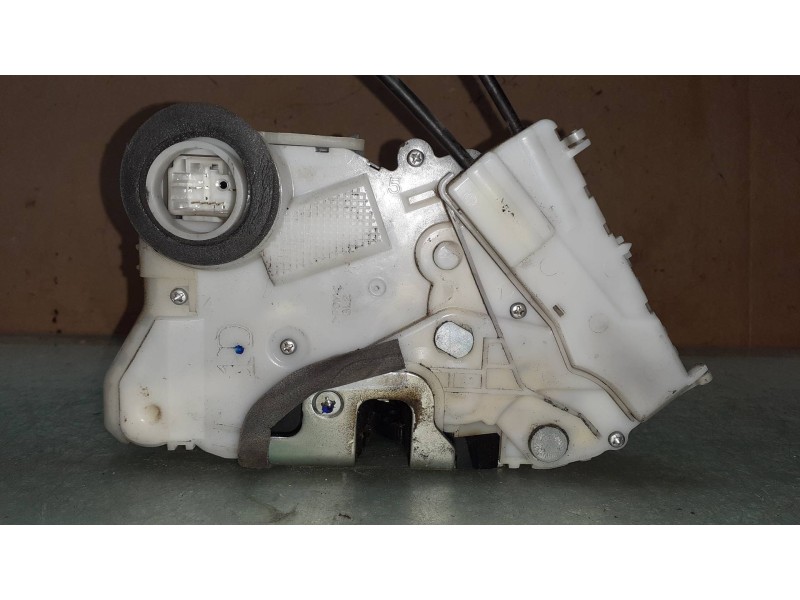Recambio de cerradura puerta delantera izquierda para toyota yaris live referencia OEM IAM 17021Z6  ELECTRICA