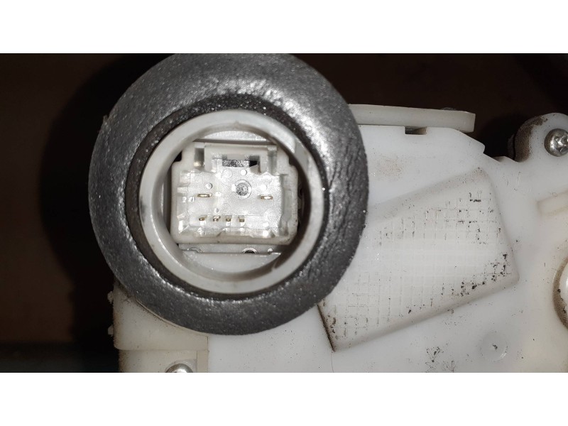 Recambio de cerradura puerta delantera izquierda para toyota yaris live referencia OEM IAM 17021Z6  ELECTRICA