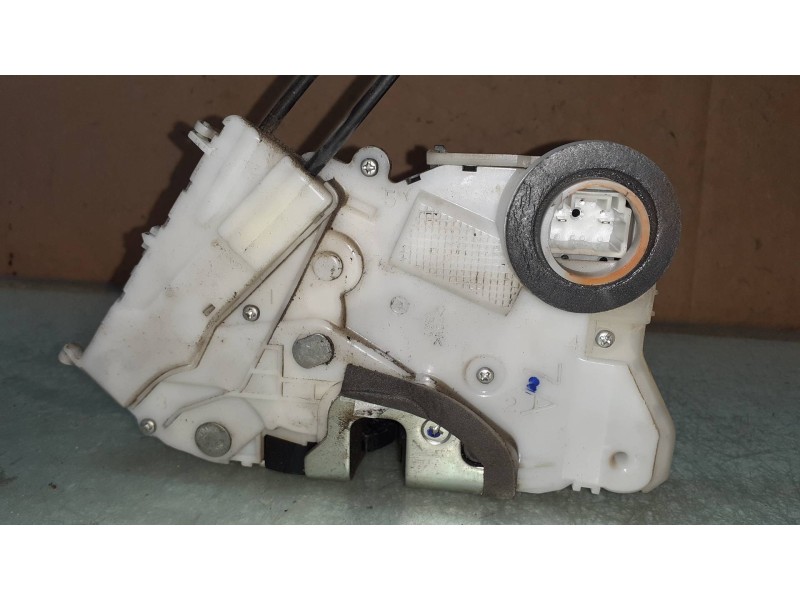 Recambio de cerradura puerta delantera derecha para toyota yaris live referencia OEM IAM 18021Z7  ELECTRICA