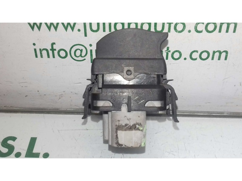 Recambio de mando elevalunas delantero izquierdo para renault megane ii berlina 3p emotion referencia OEM IAM 315042B  GRIS