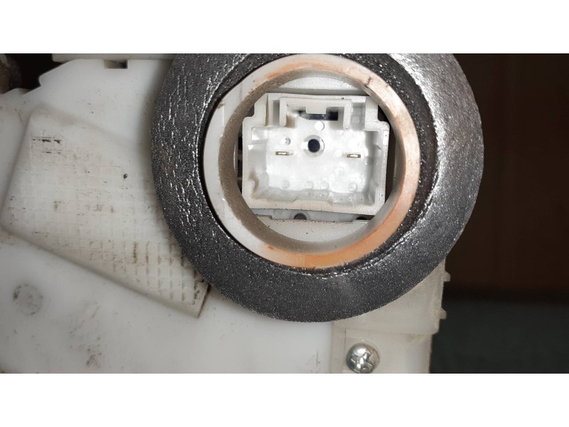 Recambio de cerradura puerta delantera derecha para toyota yaris live referencia OEM IAM 18021Z7  ELECTRICA