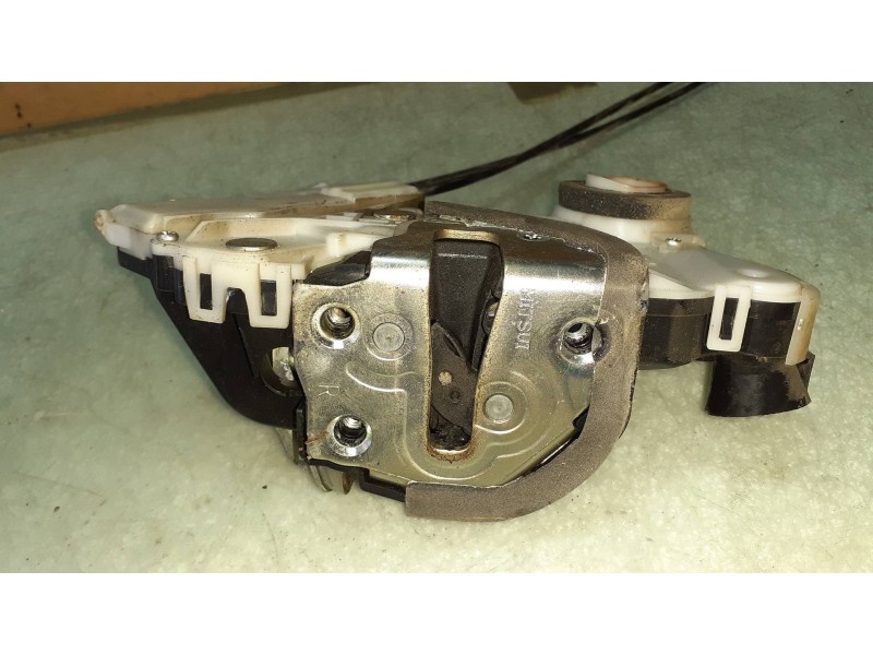 Recambio de cerradura puerta delantera derecha para toyota yaris live referencia OEM IAM 18021Z7  ELECTRICA